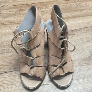 Hinge lace up block heels size 6.5